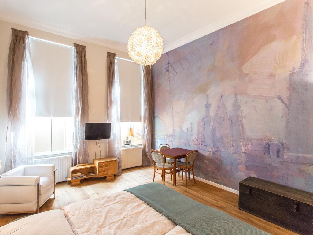 Designappartement Vienna Paintings Екстериор снимка
